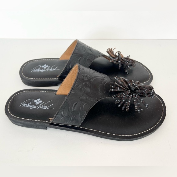 Patricia Nash Leather Franca Flower Accent Thong Sandals in Black size 11